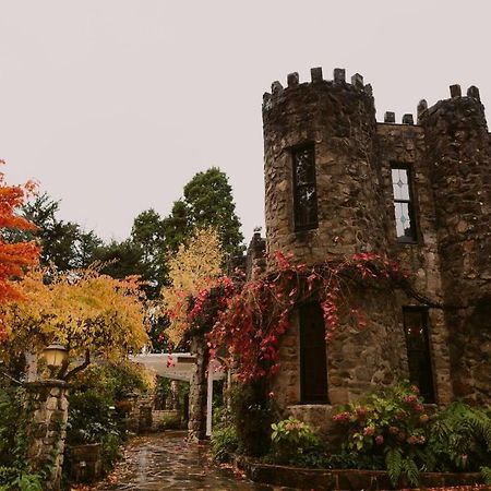 Отель The Manor Basket Range Экстерьер фото