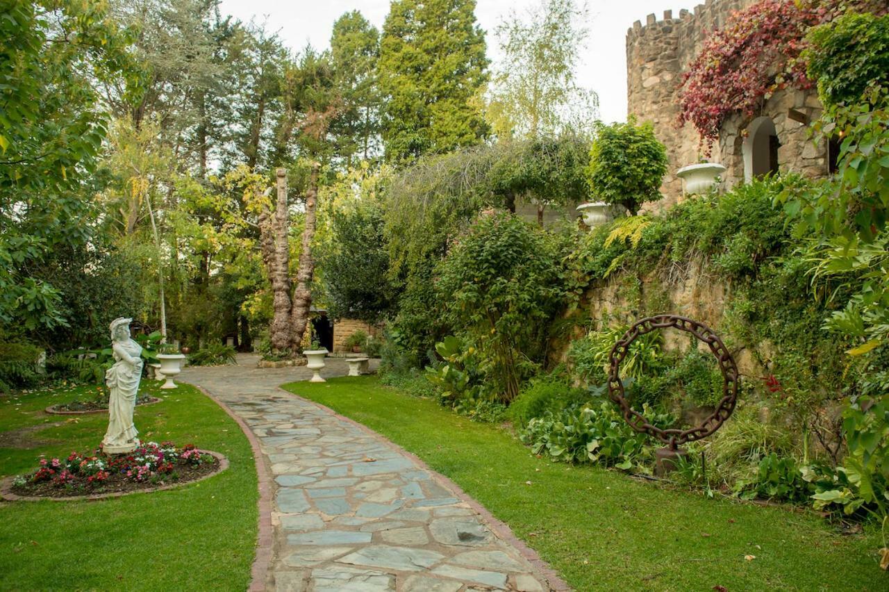 Отель The Manor Basket Range Экстерьер фото